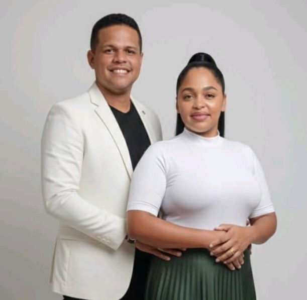 Pr. Marcos Costa & Pra. Angra Ferreira